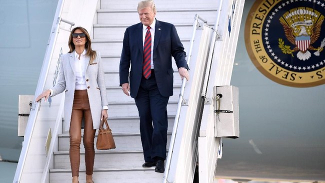 Presiden Amerika Serikat Donald Trump tiba di Istana Kepresidenan Finlandia, Helsinki, untuk bertemu Presiden Rusia Vladimir Putin.