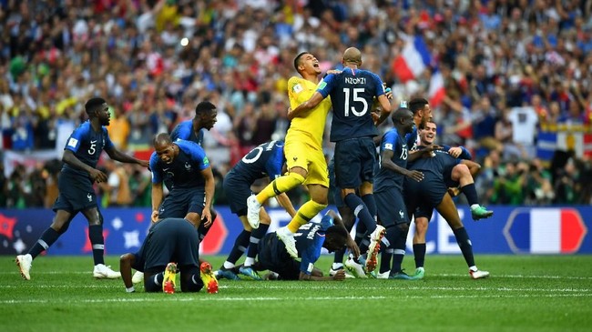 Timnas Prancis berhasil jadi juara Piala Dunia 2018. Berikut meme kocak usai Les Bleus mendapatkan trofi kedua dalam sejarah sepak bola mereka.