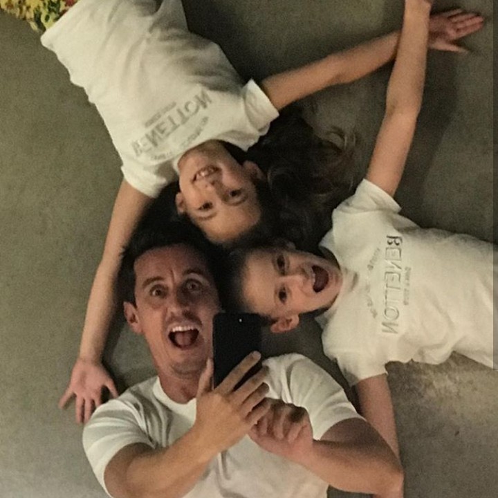 <p>Aih kompaknya Ayah Gary bersama dua putri kecilnya. (Foto: Instagram @gneville2)</p>
