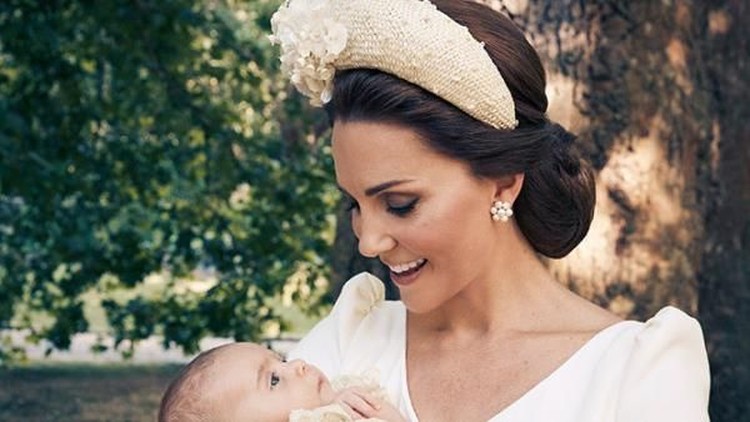 Sebagai seorang Duchess of Cambridge, Kate Middleton juga menjalankan tugas kerajaan. Namun setelah melahirkan Kate juga mendapat cuti melahirkan nih, Bun.