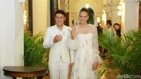 <p>Pernikahan Nadine Candrawinata dan Dimas Anggara juga sempat menimbulkan teka-teki. Keduanya melangsungkan pernikahan secara tertutup di Bhutan, pada Mei 2018. (Foto: Ismail/detikhot)</p>