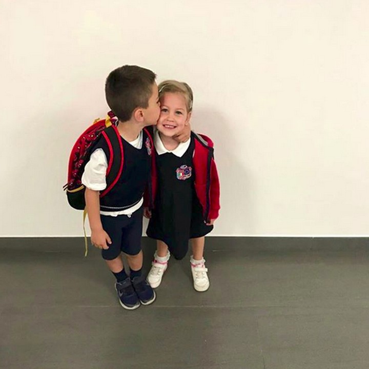 <p>Rukunnya Kakak Leo dan Adik Manu saat akan berangkat sekolah. Bikin gemas! (Foto: Instagram/ @joop8)</p>
