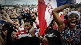 FOTO: Keriuhan Fan Prancis dan Kroasia di Final Piala Dunia