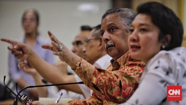 PT PLN akan menghentikan sementara proyek PLTU Riau-I menyusul kasus suap yang menjerat Wakil Ketua DPR Komisi VII DPR dan melibatkan delapan orang lain.