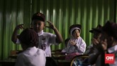 FOTO: Ekspresi Para Bocah di Hari Pertama Sekolah Masa tahun ajaran 2018/2019 dimulai hari ini. Setelah diseleksi, anak-anak mulai merasakan bangku sekolah dasar buat menempuh pendidikan selama enam tahun.