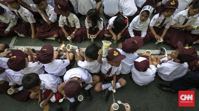 Siswa-siswi PAUD hingga SMP yang ada di Kota Denpasar mulai diliburkan 16 Maret 2020 hingga 15 hari ke depan untuk mencegah penyebaran Corona.