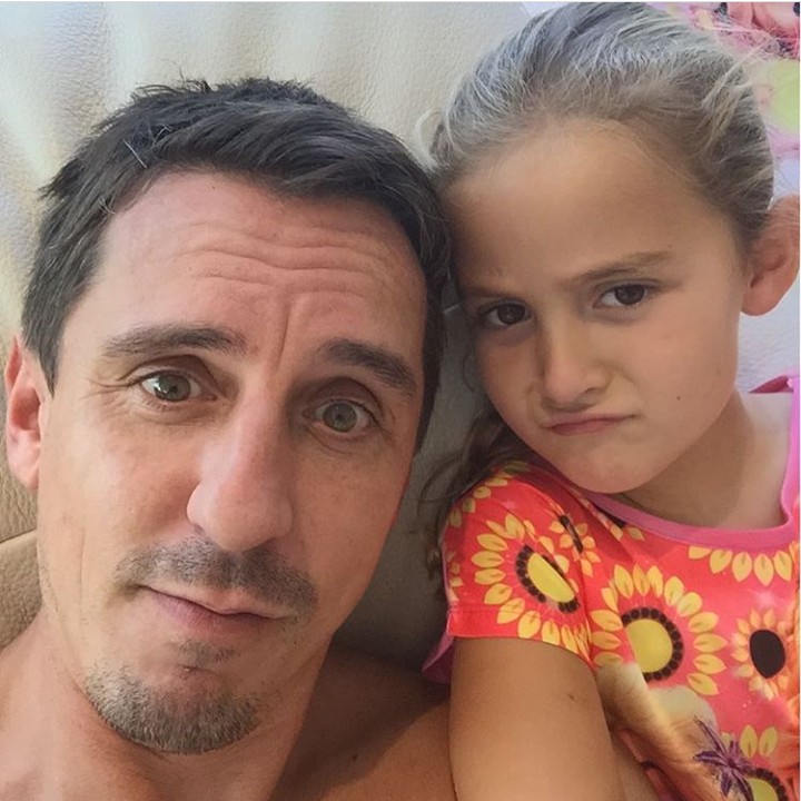 <p>Wefie bersama putri nomor duanya, Sophie. (Foto: Instagram @gneville2)</p>