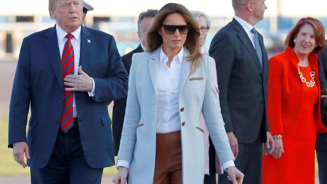 Sumber dalam Gedung Putih menyebut Melania merasa lebih santai dan tenang kala suaminya, Donald Trump tak ada di sisinya.