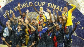 FOTO: Timnas Prancis Berpesta di Stadion Luzhniki