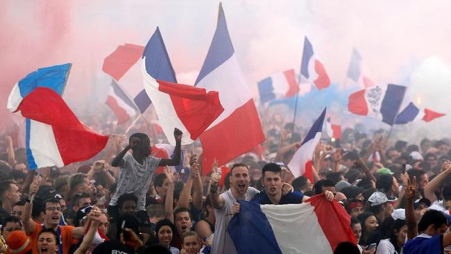 Warga Rayakan Kemenangan Prancis di Piala Dunia