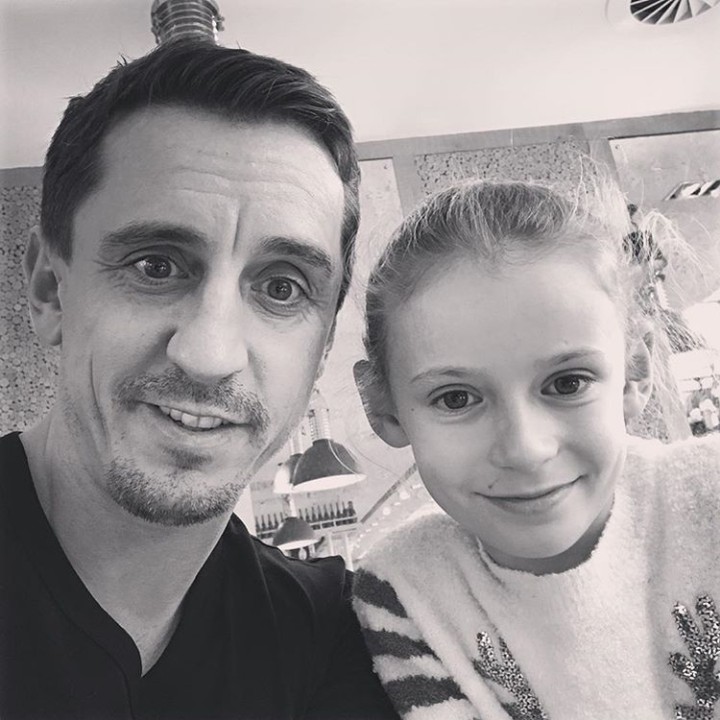 <p>Nah, yang ini wefie dengan si sulung Molly. (Foto: Instagram @gneville2)</p>