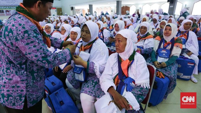 Penanggulangan corona oleh pemerintah dinilai akan terbantu jika dana haji turut digunakan.