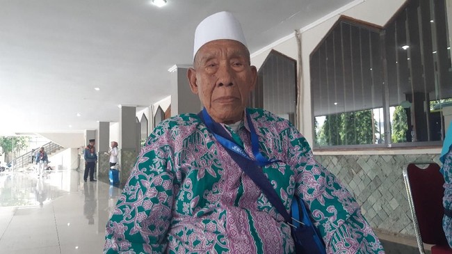 Mohammad Hasan Saad merupakan jemaah haji tertua di kloternya, dan sudah beberapa kali berhaji sejak 1960-an.