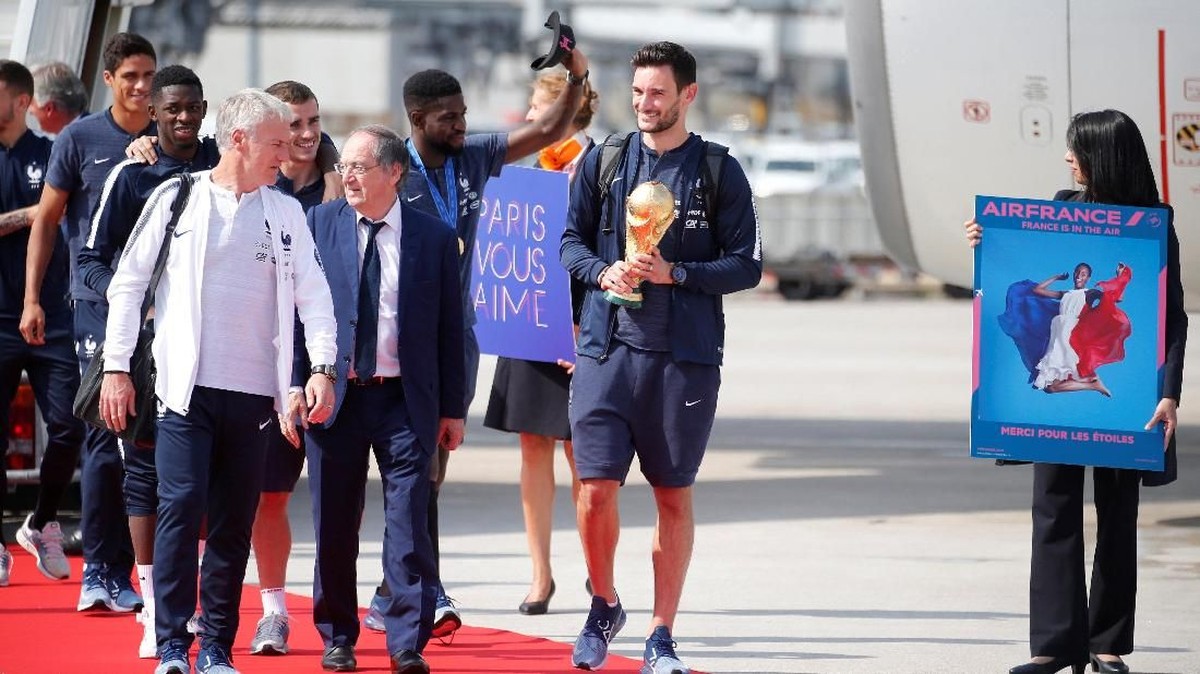 FOTO: Timnas Prancis Berpesta di Paris Usai Piala Dunia 2018