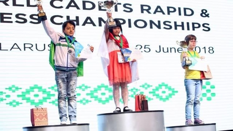 Bocah perempuan ini keren banget deh, Bun. Di usianya yang masih belia jadi jawara kejuaraan catur tingkat dunia.