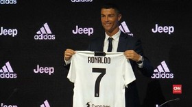 VIDEO: Cristiano Ronaldo Resmi Berseragam Juventus