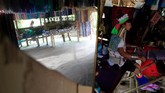 FOTO: Para Gadis Berleher Panjang dari Kayan Suku Kayan di Thailand masih mempertahankan budaya mereka mengenakan cincin perunggu di leher agar jenjang, karena itu simbol kecantikan.