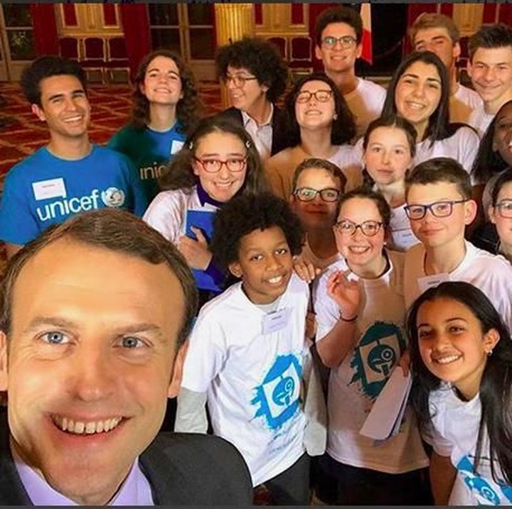 <p>Wefie bareng anak-anak di Hari Anak Internasional. (Foto: Instagram @emmanuelmacron).<br /><br /></p>