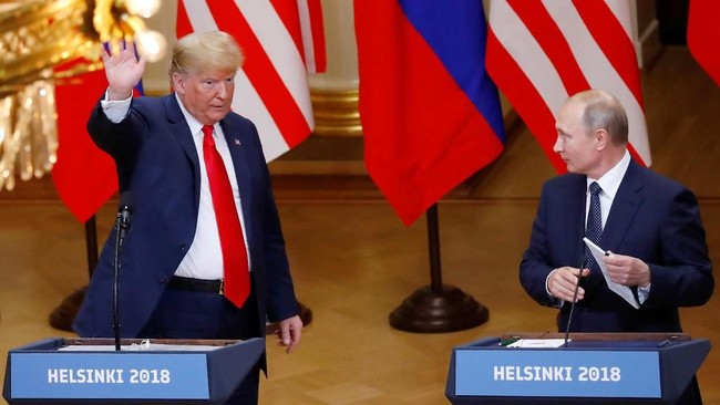 Presiden Donald Trump menolak permohonan Presiden Vladimir Putin agar Amerika Serikat mengizinkan Rusia menginterogasi mantan duta besar dan sejumlah warga AS.