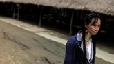 FOTO: Para Gadis Berleher Panjang dari Kayan Suku Kayan di Thailand masih mempertahankan budaya mereka mengenakan cincin perunggu di leher agar jenjang, karena itu simbol kecantikan.