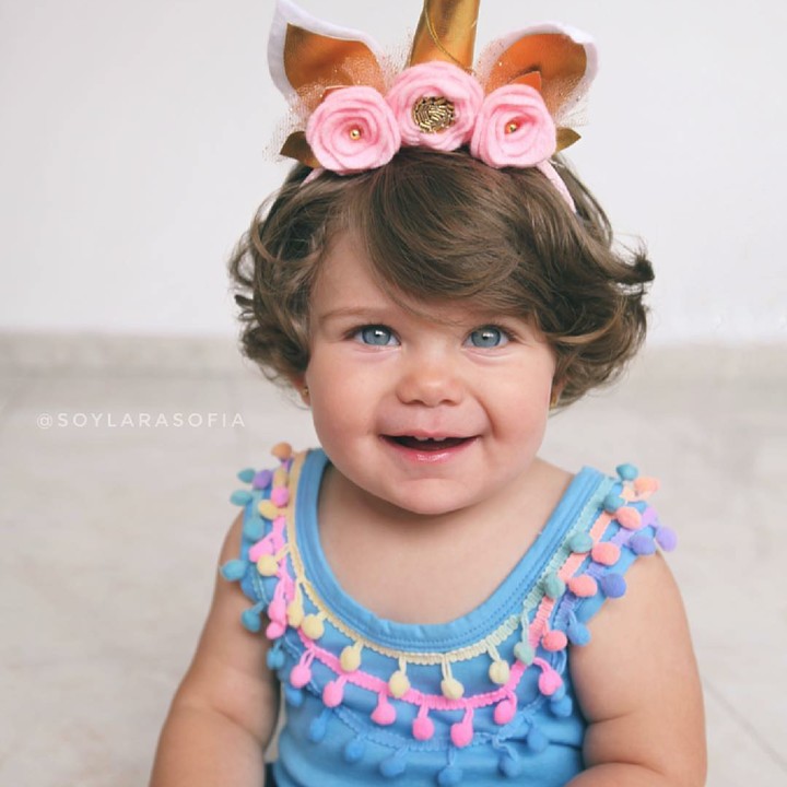<p>Sofia hobi pakai aksesoris di kepala yang bikin penampilannya makin imut. (Foto: Instagram/soylarasofia)</p>