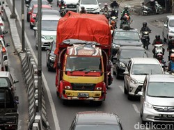 Truk Obesitas Masih Ditoleransi Lewat Jalan Nasional