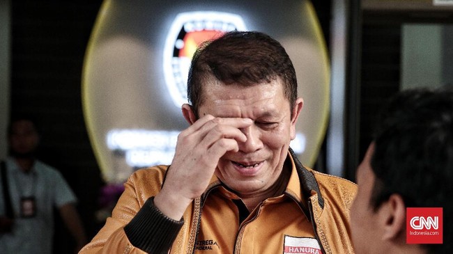 Wakil Ketua Umum Harian DPP Partai Hanura Herry Lontung Siregar menyebut Wiranto sudah bukan kader sejak menjabat ketua Wantimpres pada 2019.