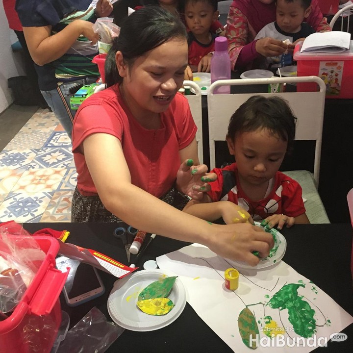 <p>Kegiatan ini bisa jadi salah satu ajang mempererat bonding Bunda dan si kecil lho.  </p>