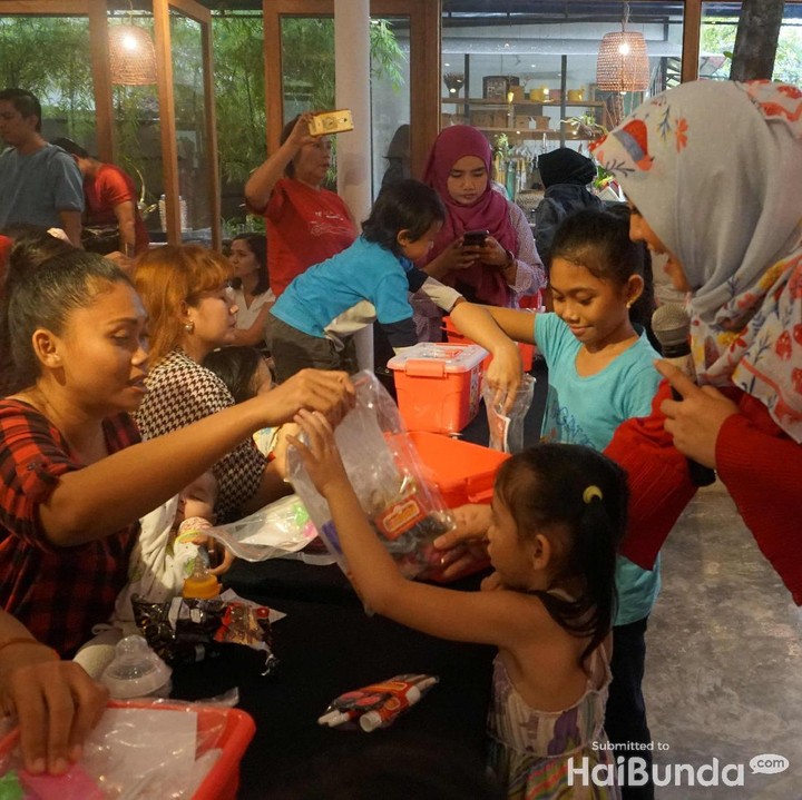 <p>Prakarya ini dibikin bunda dan si kecil di sela-sela Cerita Bunda "Saatnya Mengenal Kecerdasan si Kecil Sambil Bermain Bersama' yang digelar HaiBunda dan Morinaga Platinum baru-baru ini. Seru ya!</p>