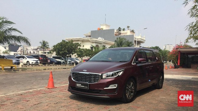 Tim penjualan meninggalkan KMI disebut tak mendapat komitmen dari pihak Kia di Indonesia dalam mengarungi ketatnya persaingan industri otomotif di dalam negeri.