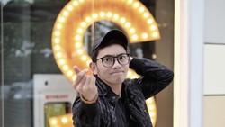 img-title Asal-usil! Ngulik 'Review Jujur' ala Food Vlogger bareng John Martin!