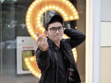 img-title Asal-usil! Ngulik 'Review Jujur' ala Food Vlogger bareng John Martin!