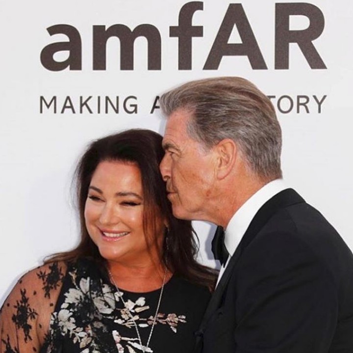 <p>Pierce Brosnan bisa dikatakan salah satu aktor yang setia dengan pasangan. Setelah istri pertamanya meninggal, Pierce butuh waktu bertahun-tahun untuk 'move on' hingga akhirnya menikah dengan Keely. (Foto: Instagram @piercebrosnanofficial)</p>