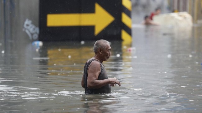 FOTO: Hujan Tropis dan Banjir Landa Manila