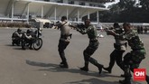 Selain itu, Polri juga tengah melakukan operasi besar-besaran guna memberantas terorisme dan kejahatan jalanan jelang acara bersejarah ini. (CNN Indonesia/ Hesti Rika)