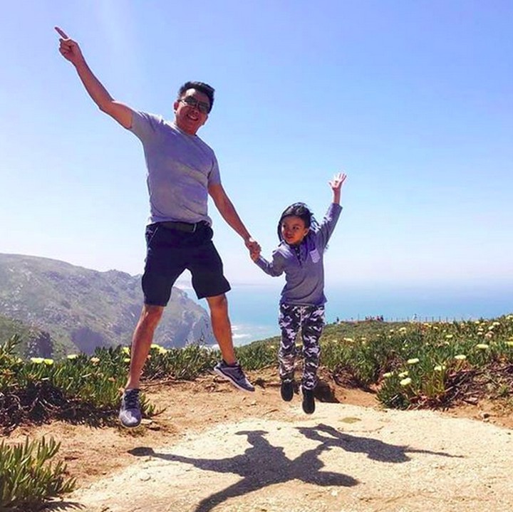 <p>Yuk, Nak, melompat lebih tinggi bersama ayah. (Foto: Instagram/ @jerryaurum)  </p>