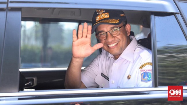 Anies Baswedan enggan memberi tanggapan terkait aturan PP mengenai izin menjadi Capres sebab menurutnya ia adalah bagian dari pemerintah itu sendiri.