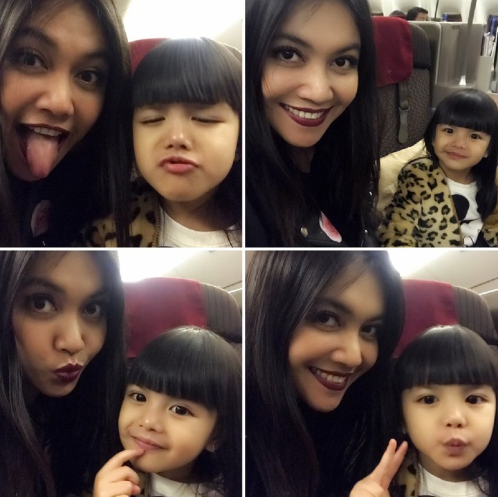 <p>Ibu anak ini memang jagonya wefie deh. He-he-he. (Foto: Instagram/denada)</p>
