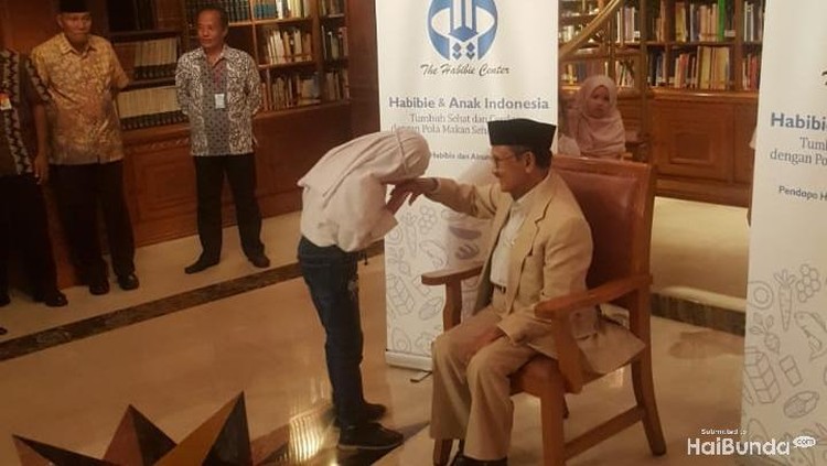 Mantan presiden Indonesia ke-3 punya pesan nih buat anak-anak Indonesia supaya tumbuh jadi generasi yang berkualitas. Apa itu?