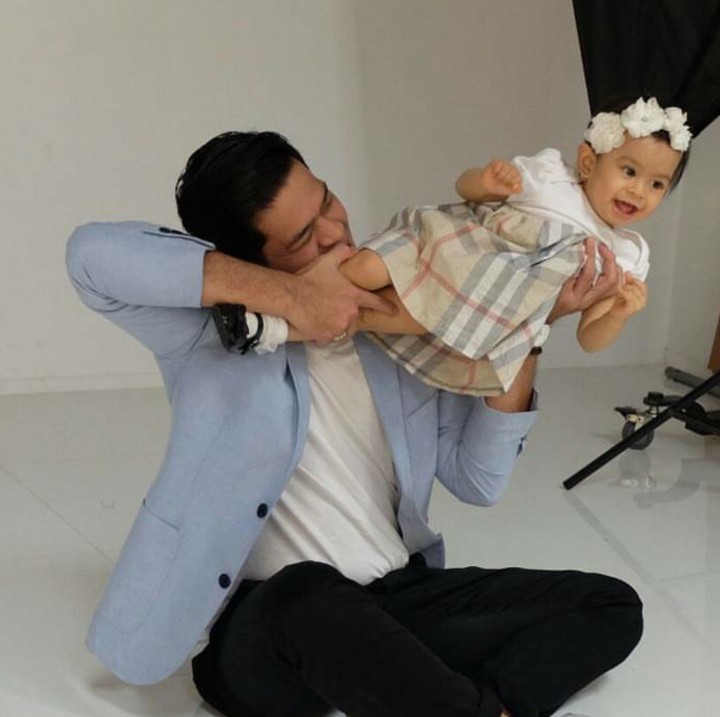 Lihat tuh kelakuan Ayah Surya, ada-ada aja kan? He-he-he. (Foto: Instagram/suryainsomnia)