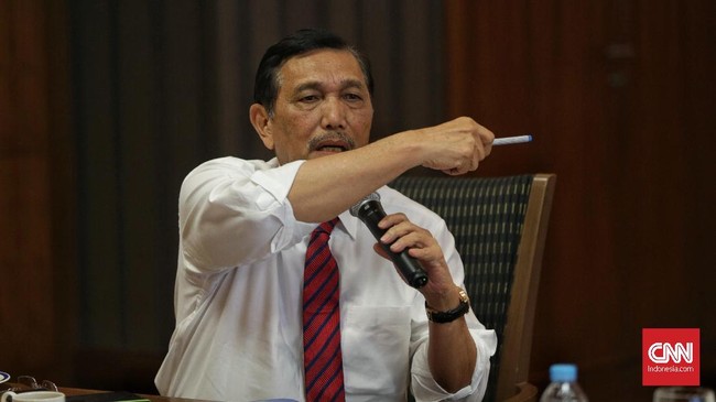 Menko Kemaritiman Luhut Panjaitan menyatakan April ini ia akan menagih janji penurunan harga tiket pesawat dari maskapai dan Kementerian Perhubungan.
