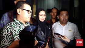 Model Fenny Steffy Burase Kembali Diperiksa KPK