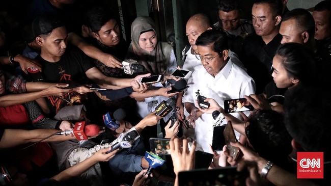 Menteri Sosial Idrus Marham mengakui sudah kenal lama dengan pengusaha Johannes B Kotjo yang menjadi tersangka suap proyek pembangunan PLTU Riau-I.