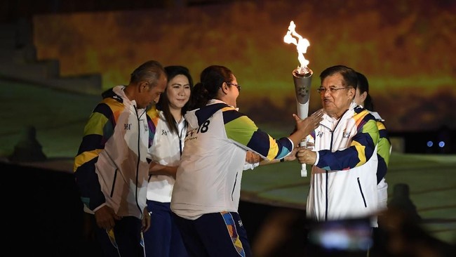 FOTO: Penyatuan Api Abadi Obor Asian Games 2018