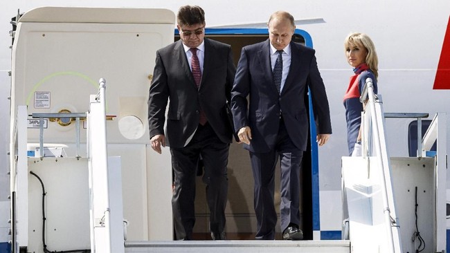 Pesawat kepresidenan Vladimir Putin masuk jalur udara NATO dalam perjalanan menuju Helsinki, Finlandia, di mana sang Presiden Rusia bertemu dengan Donald Trump.