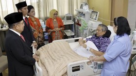 Jenguk ke RSPAD, Jokowi Doakan SBY Cepat Sembuh