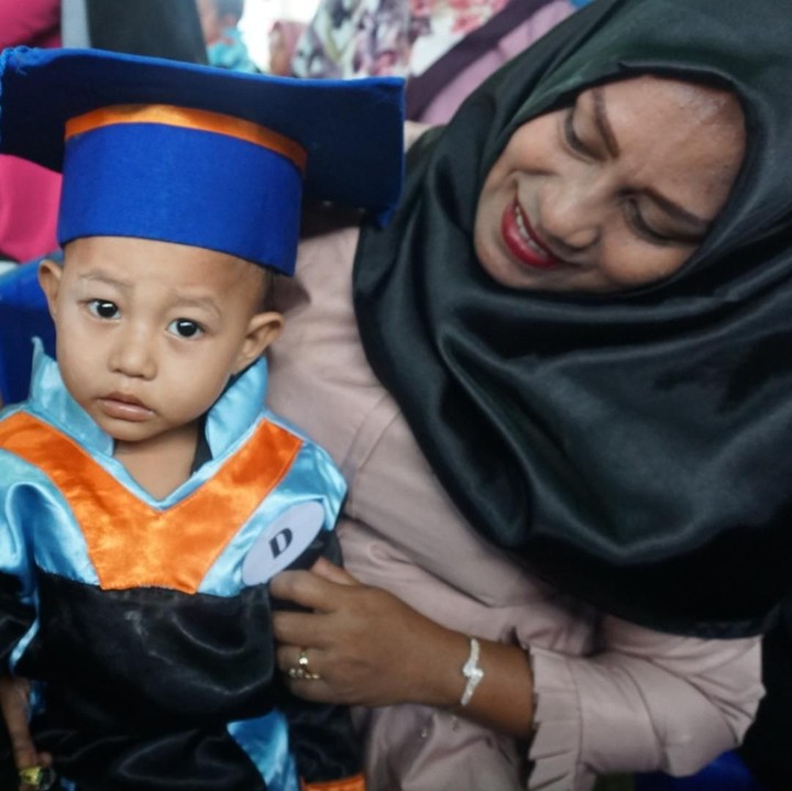<p>Selain diwisuda, anak-anak juga berhak mendapatkan sertifikat sebagai syarat untuk masuk ke pendidikan selanjutnya, seperti taman kanak-kanak, dan juga sekolah dasar.</p>