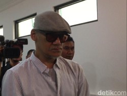 Tio Pakusadewo Rajin Ibadah dan Melukis di Penjara