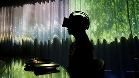 Kolaborasi Makan Enak dan Virtual Reality di Restoran Jepang