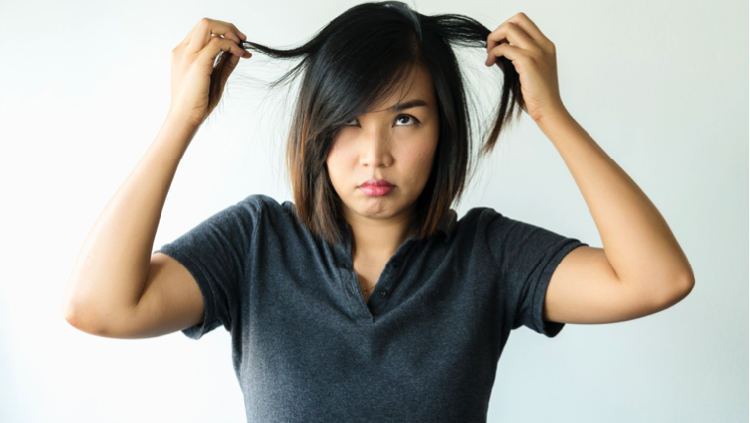 Rambut Sering Rontok Usai Melahirkan, Bun? Begini Cara Mengatasinya Beberapa penelitian mengatakan bahwa ada beberapa masalah yang dialami oleh ibu setelah melahirkan.